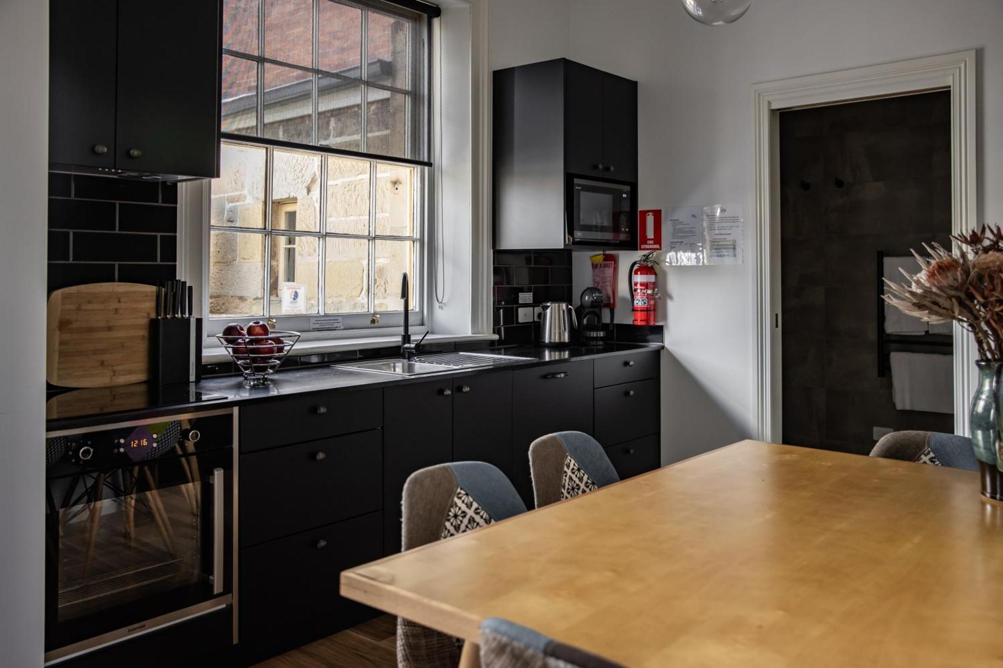 Sanctum Boutique Apartments Гобарт Екстер'єр фото